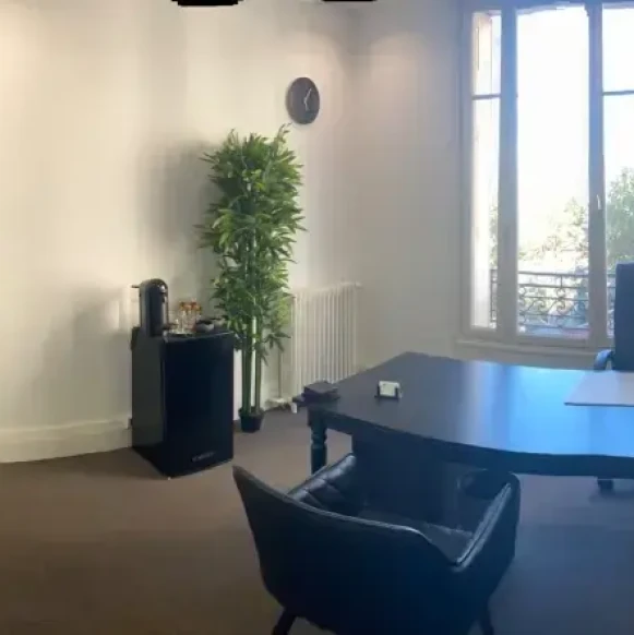Bureau privé 25 m² 4 postes Location bureau Avenue des Champs-Élysées Paris 75008 - photo 1