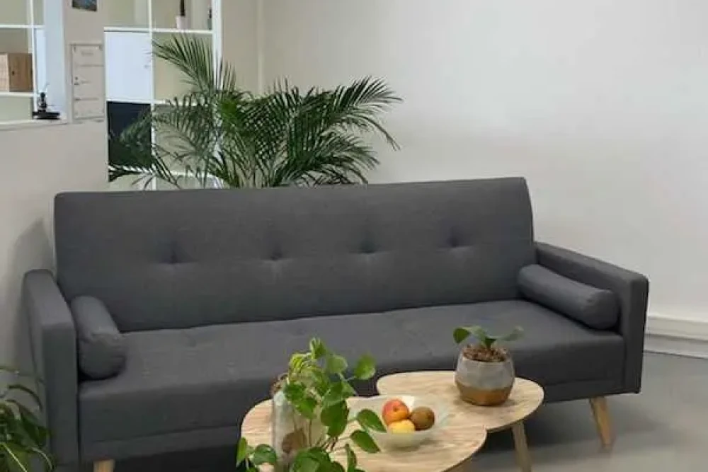 Open Space - 83130 - 6 postes - 200€