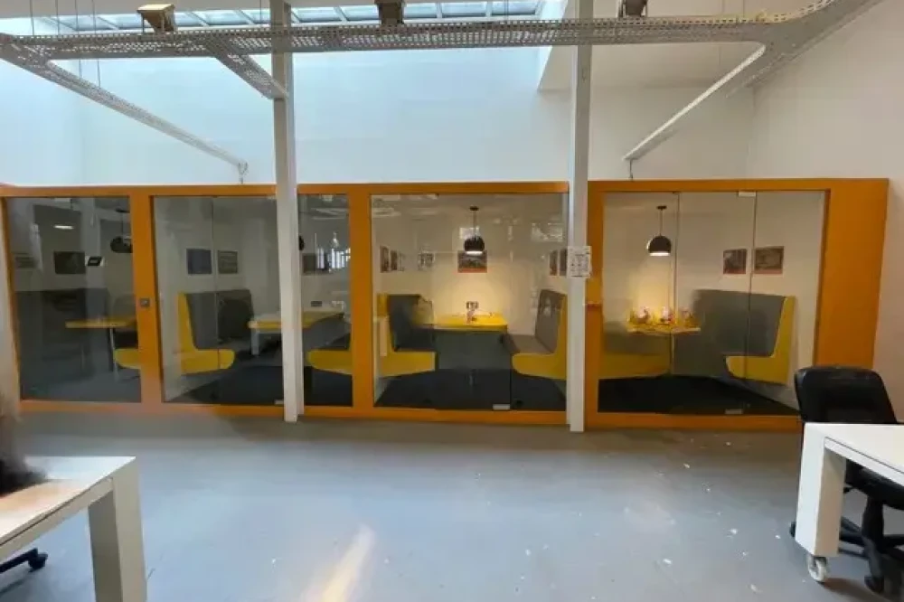 Bureau privé - 75003 - 6 postes - 2000€