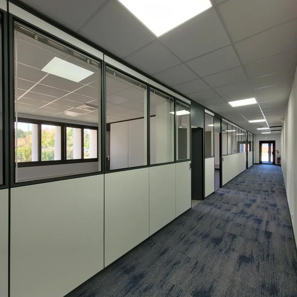 Bureau privé 17 m² 2 postes Coworking Boulevard de Valmy Roanne 42300 - photo 3