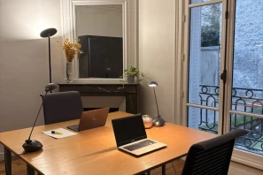 Bureau privé - 75019 - 3 postes - 820€