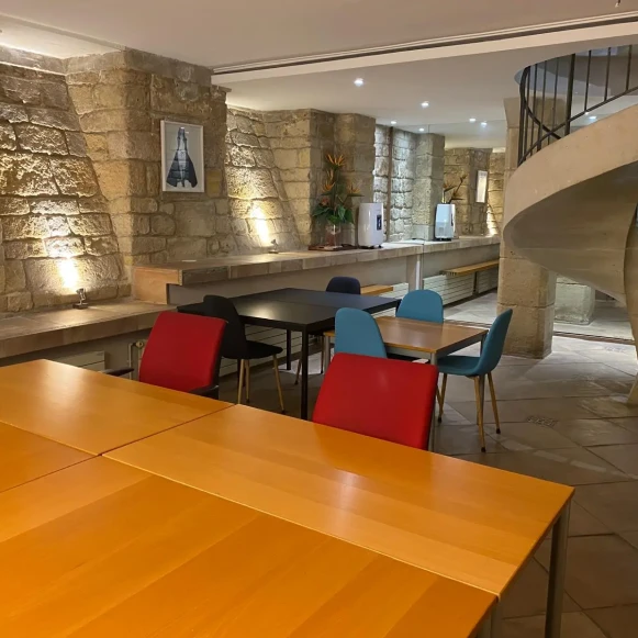 Bureau privé 42 m² 4 postes Location bureau Rue de Berri Paris 75008 - photo 2