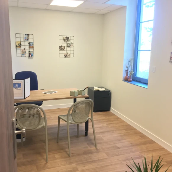Bureau privé 15 m² 1 poste Coworking Impasse le Quenotin Chagny 71150 - photo 2