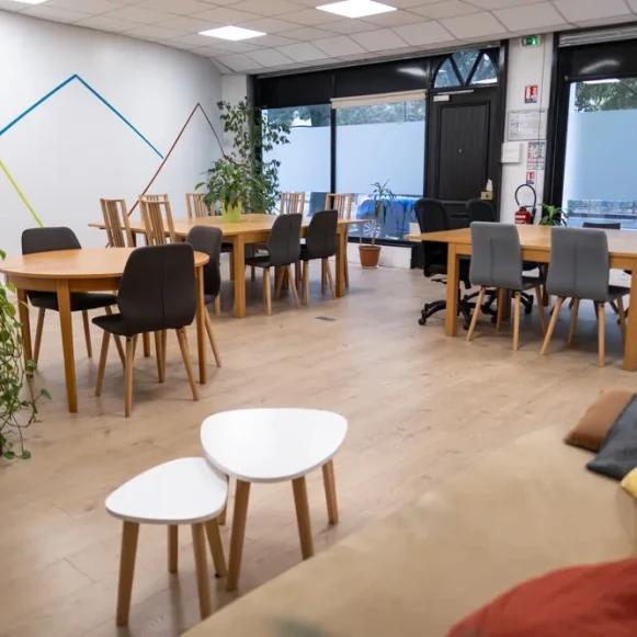 Bureau privé 70 m² 10 postes Coworking Rue Francis de Pressensé Villeurbanne 69100 - photo 4