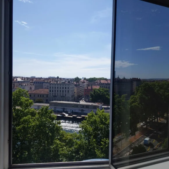 Bureau privé 43 m² 12 postes Coworking Quai Fulchiron Lyon 69005 - photo 9