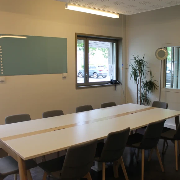 Bureau privé 12 m² 3 postes Location bureau Place de Touraine Versailles 78000 - photo 10