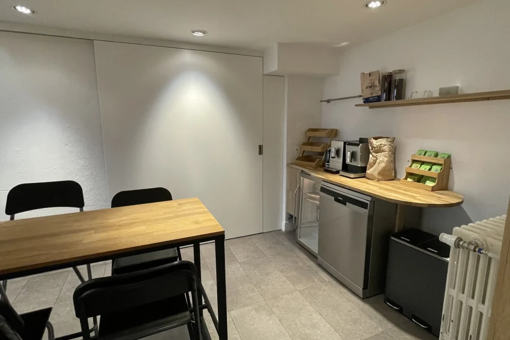 Open Space - 69007 - 30 postes - 350€