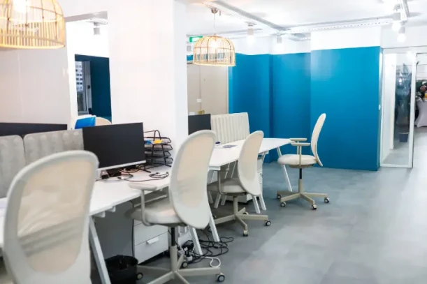 Open Space - 94400 - 120 postes - 349€