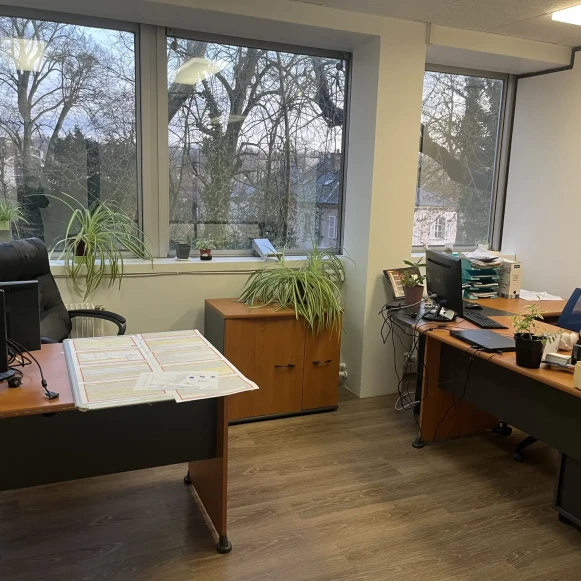 Bureau privé 15 m² 2 postes Location bureau Avenue Dutartre Le Chesnay-Rocquencourt 78150 - photo 1