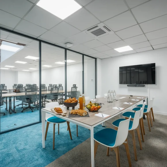 Espace indépendant 250 m² 56 postes Coworking Rue des Petits Hôtels Paris 75010 - photo 3