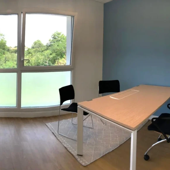 Bureau privé 10 m² 2 postes Location bureau Chemin de Chibau Saint-Jean-de-Luz 64500 - photo 1