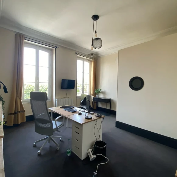 Bureau privé 24 m² 1 poste Location bureau Avenue Port Mahon Charente-Maritime 17400 - photo 3