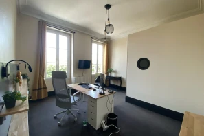 Bureau privé - 17400 - 1 poste - 549.16€