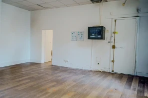 Espace indépendant - 75010 - 18 postes - 7900€