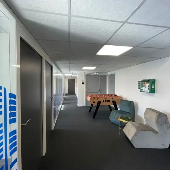 Bureau privé 13 m² 3 postes Coworking Boulevard de Stalingrad Villeurbanne 69100 - photo 2