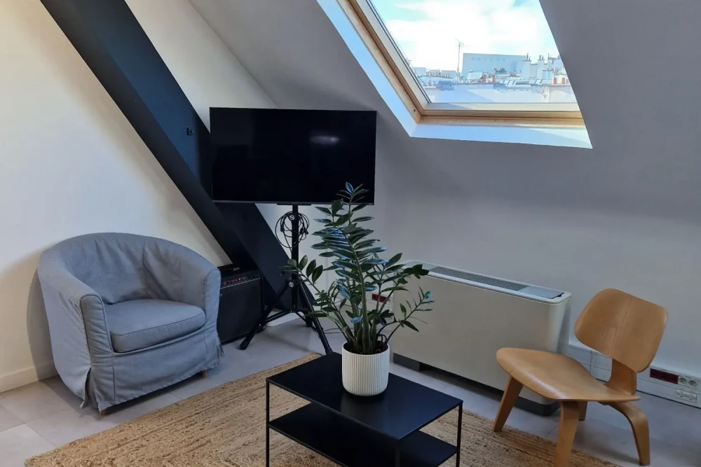 Espace indépendant - 75011 - 6 postes - 2700€