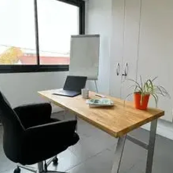 Bureau privé 8 m² 2 postes Coworking Rue Francoeur Viry-Châtillon 91170 - photo 1