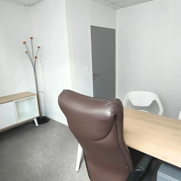 Bureau privé 11 m² 1 poste Coworking Avenue Barbara Trignac 44570 - photo 3