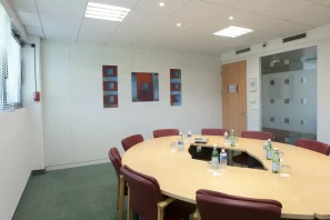 Bureau privé - 06250 - 9 postes - 2925€