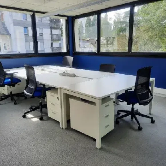 Bureau privé 24 m² 5 postes Coworking Rue Paul Bellamy Nantes 44000 - photo 2