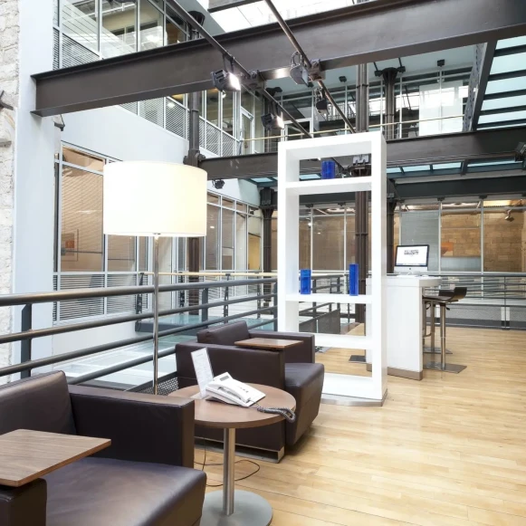 Bureau privé 4 m² 1 poste Location bureau Place de la Joliette Marseille 13002 - photo 7