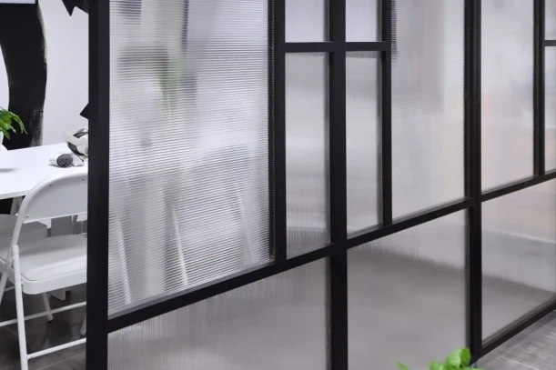 Open Space - 01200 - 5 postes - 300€