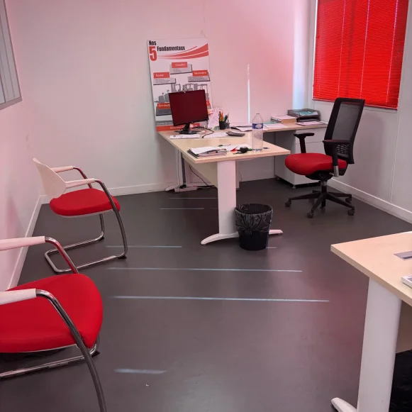 Bureau privé 15 m² 2 postes Location bureau Rue Pierre Martin Chelles 77500 - photo 6