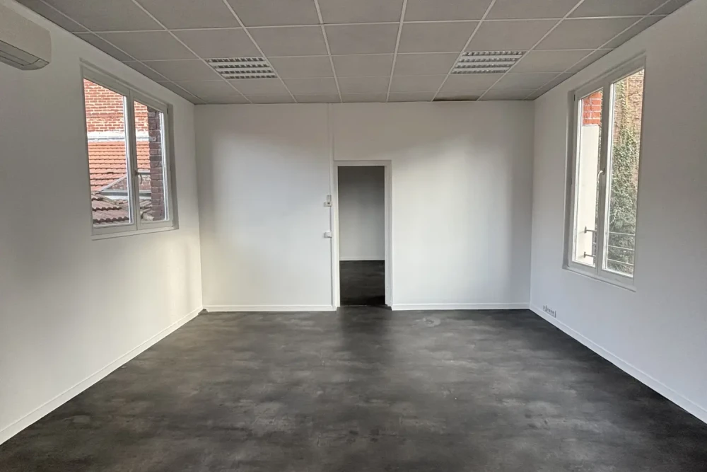 Bureau privé - 93100 - 16 postes - 2000€