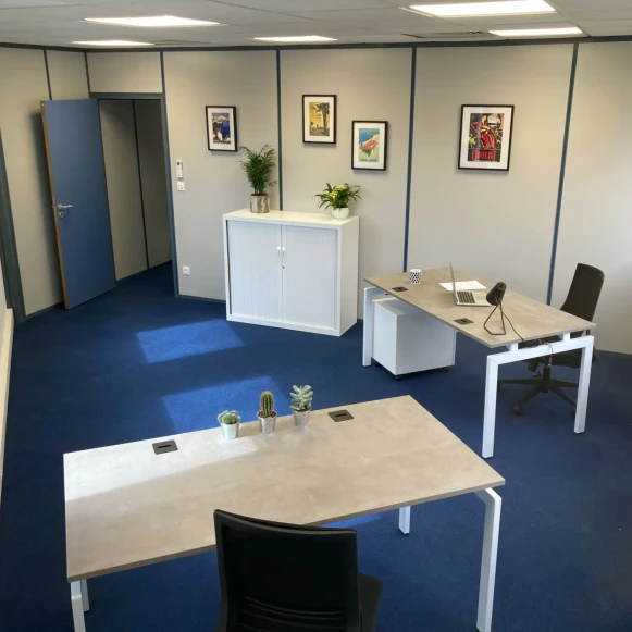 Bureau privé 24 m² 3 postes Coworking Boucle de la Ramée Saint-Quentin-Fallavier 38070 - photo 5