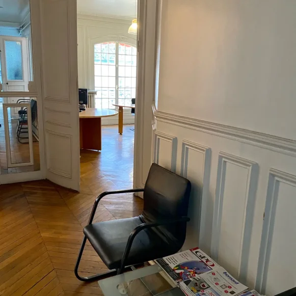 Bureau privé 12 m² 2 postes Location bureau Rue du Colisée Paris 75008 - photo 4