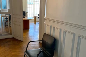 Bureau privé - 75008 - 2 postes - 985€