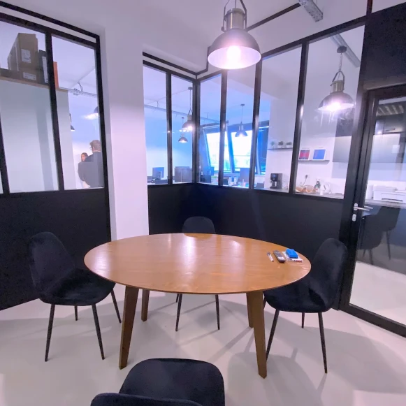 Bureau privé 53 m² 12 postes Coworking Rue de Paradis Paris 75010 - photo 3