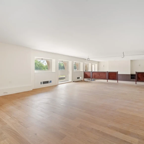 Espace indépendant 325 m² 36 postes Location bureau Cours Albert 1er Paris 75008 - photo 4