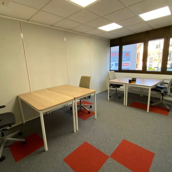 Bureau privé 15 m² 4 postes Location bureau Avenue Marceau Courbevoie 92400 - photo 2