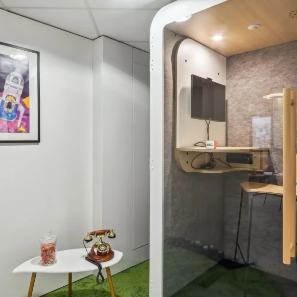 Bureau privé 14 m² 3 postes Coworking Rue Crucy Nantes 44000 - photo 7