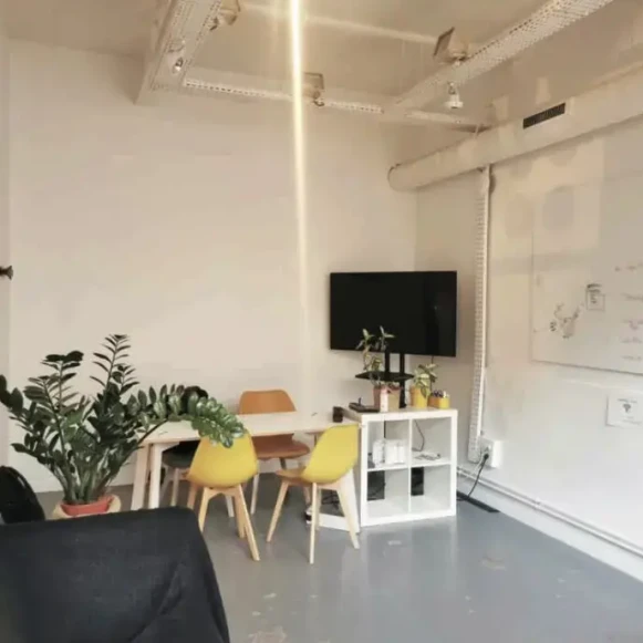 Bureau privé 30 m² 8 postes Location bureau Rue des Arquebusiers Paris 75003 - photo 4