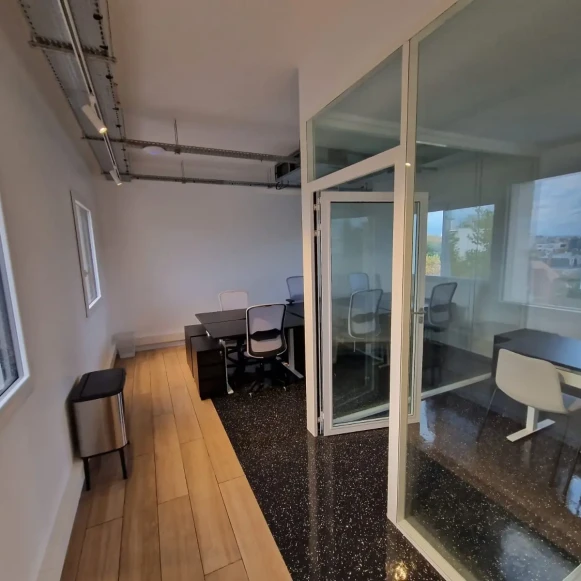 Bureau privé 45 m² 7 postes Coworking Avenue Curti Saint-Maur-des-Fossés 94100 - photo 4