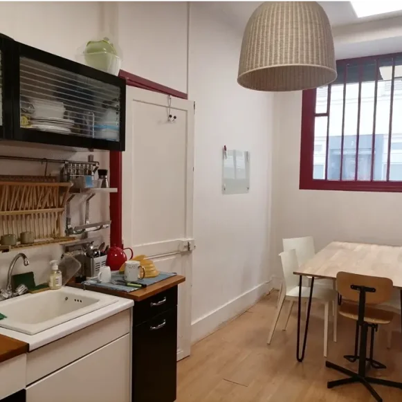 Open Space  3 postes Location bureau Impasse de la Baleine Paris 75011 - photo 2