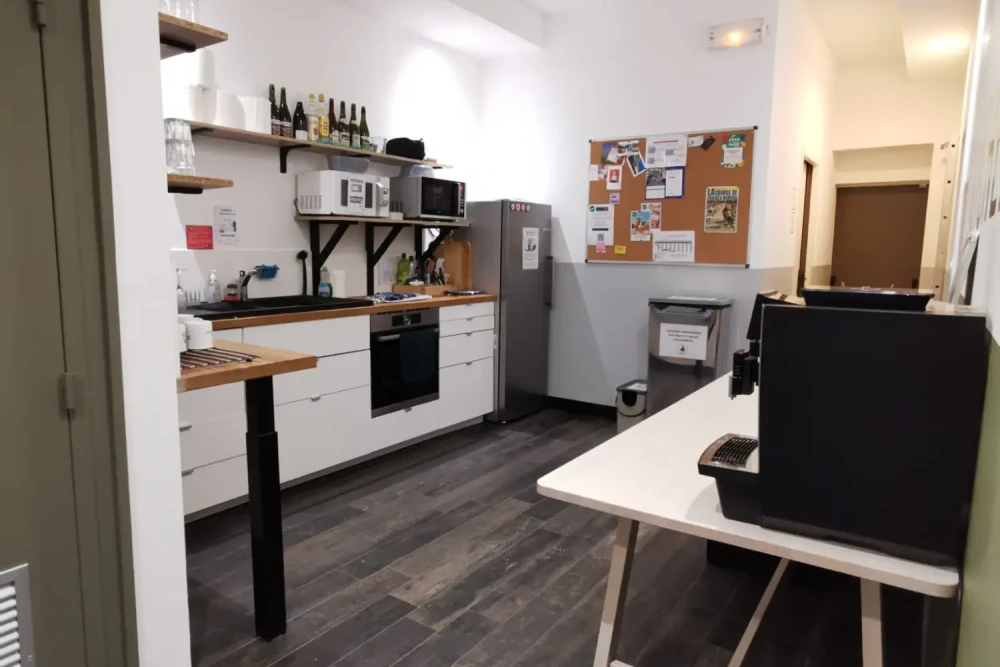 Bureau privé - 33000 - 2 postes - 899€