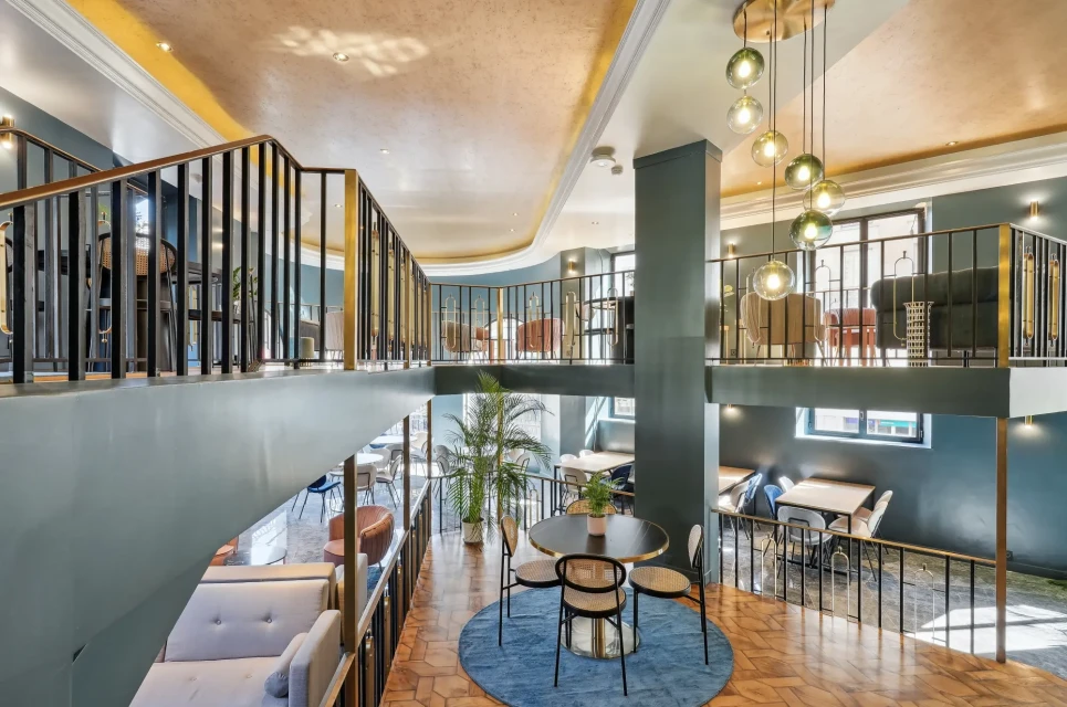 Le Saint-Lazare Place de Clichy