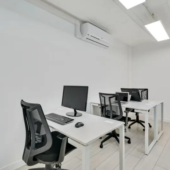 Bureau privé 13 m² 3 postes Location bureau Rue Rennequin Paris 75017 - photo 2