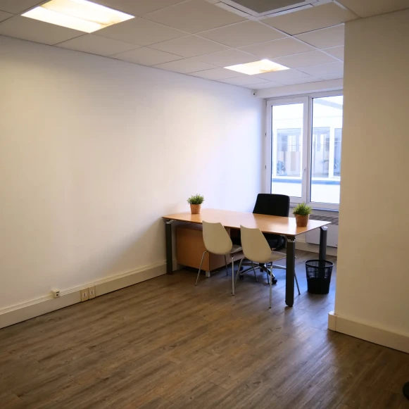 Bureau privé 20 m² 2 postes Coworking Place de la Gare Lille 59800 - photo 1