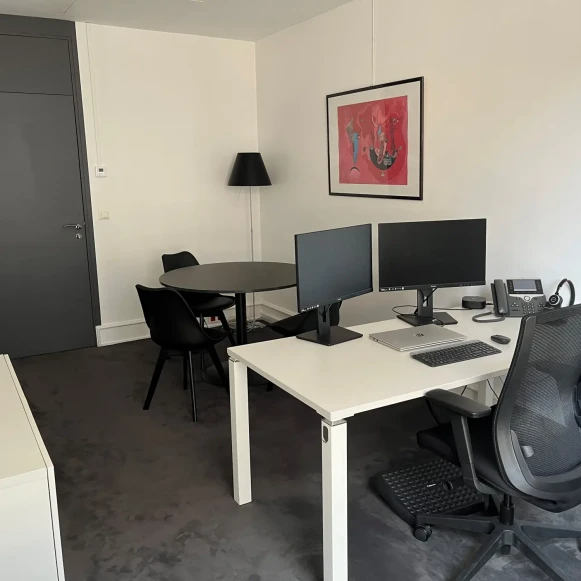 Bureau privé 17 m² 2 postes Location bureau Rue La Pérouse Paris 75016 - photo 2