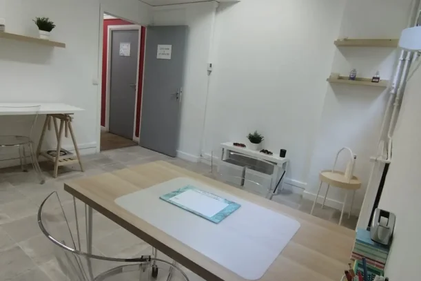 Bureau privé - 93100 - 5 postes - 900€