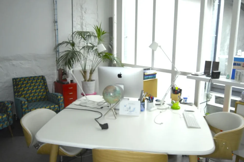 Bureau privé - 75017 - 3 postes - 1550€