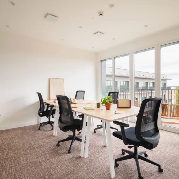 Bureau privé 30 m² 18 postes Location bureau Rue Stephenson Montigny-le-Bretonneux 78180 - photo 1