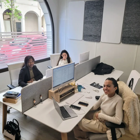 Open Space  4 postes Location bureau Rue Jean Mermoz Rueil-Malmaison 92500 - photo 1