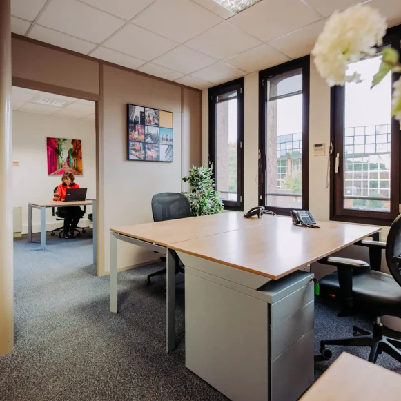 Bureau privé 21 m² 3 postes Coworking Rue de la Découverte Labège 31670 - photo 1