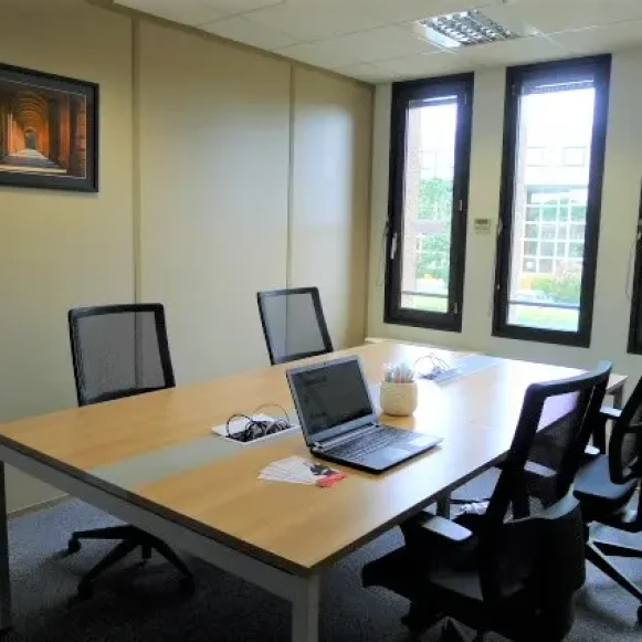 Bureau privé 14 m² 4 postes Coworking Rue de la Découverte 31676 Labège 31670 - photo 9