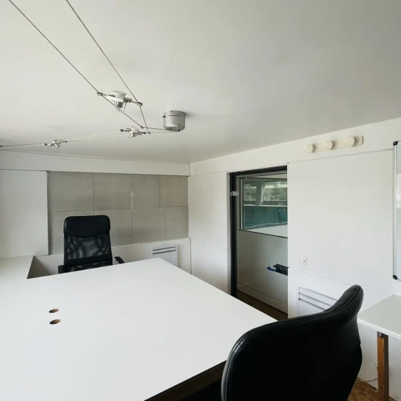 Bureau privé 12 m² 2 postes Coworking Quai d'Austerlitz Paris 75013 - photo 7